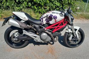Ducati Monster 696