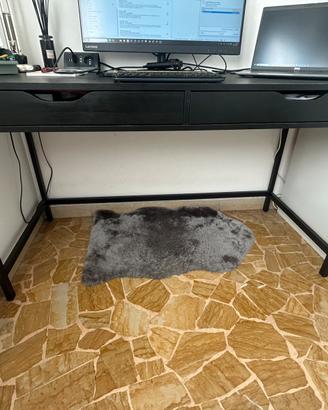 Scrivanie IKEA Alex una nera e una bianca
