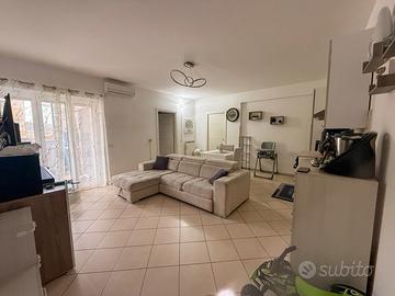 Trilocale arredato con garage