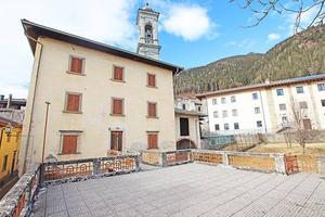 Villa di 1140 m² con più di 5 locali e box auto a 