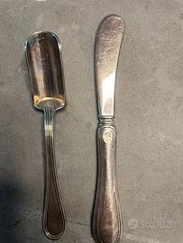 Cucchiaino e coltello piccoli bagnati argento