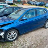 Volkswagen Polo 1.0 TSI Life SINISTRATA