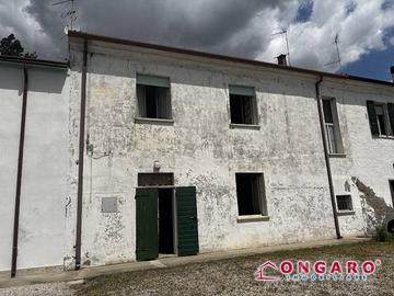 Casa indipendente di 130 m² con 5 locali e box aut