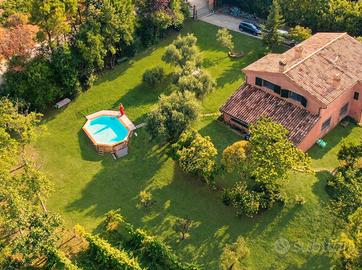 Elegante Villa Indipendente con Vista Mare e Parco