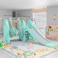 Altalena e scivolo per bambini con canestro da bas