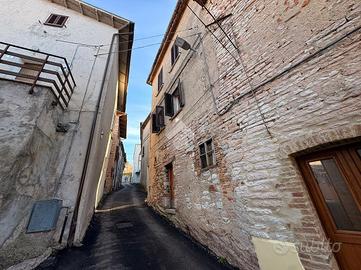 3 LOCALI A GUALDO TADINO