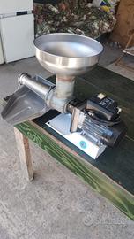 macchina passapomodoro 