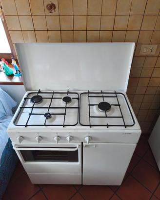 Fornello a gas con forno