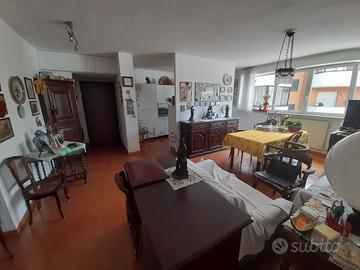 Vendita grande e luminoso alloggio