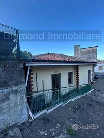 Casa singola con garage a Milo-Fornazzo