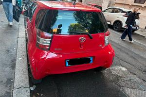 Toyota iq