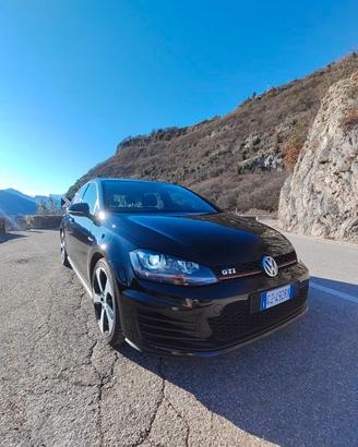 Volksvagen Golf GTI