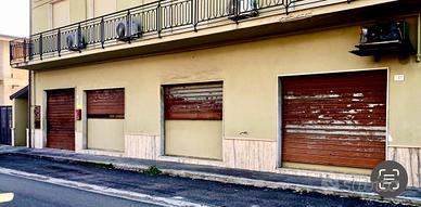Locale commerciale accessibile da strada