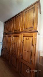 Armadio grande in legno color noce
