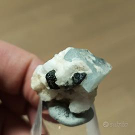 Acquamarina con Tormalina