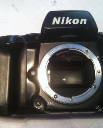 Macchina fotografica Nikon F90 X (obiettivo Sigma)
