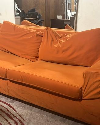 divano letto arancione