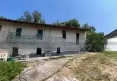 Immobile in asta di 176 m² con più di 5 locali a M