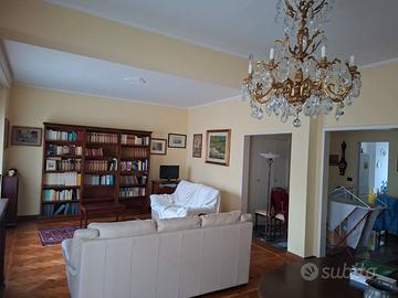 Divano triplo in pelle