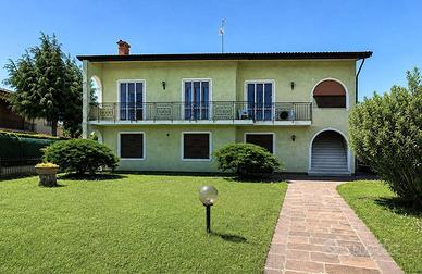 Villa di 464 m² con più di 5 locali e box auto dop