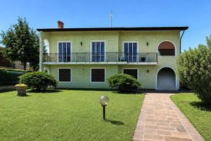 Villa di 464 m² con più di 5 locali e box auto dop