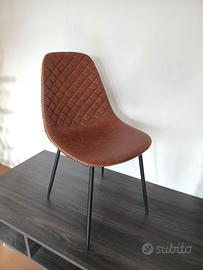 Sedia ecopelle marrone trapuntata