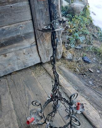 Lampadario in ferro battuto