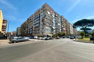 3 LOCALI A NAPOLI