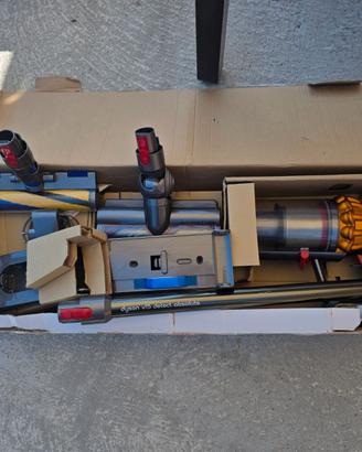 Dyson v15