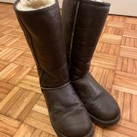 UGG stivali classic tall in pelle marrone