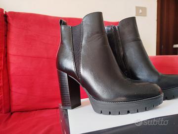 Stivaletti con tacco 