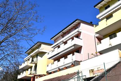 2 LOCALI A COMO