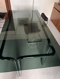 Tavolo in cristallo e sedie