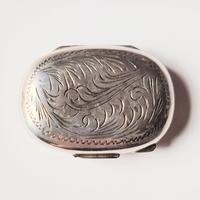 Scatolina argento antica incisa a mano 