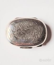 Scatolina argento antica incisa a mano 