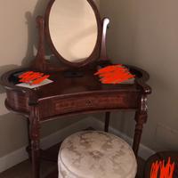 Toletta in legno con sgabello