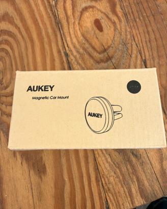 Supporto magnetico per telefono modello AUKEY.