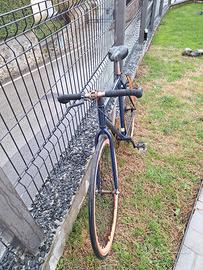 Bicicletta scatto fisso