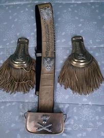 Militaria- Bandoliera e Spalline