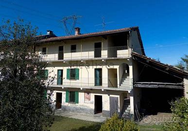 Rustico / Casale di 295 m² con più di 5 locali a O