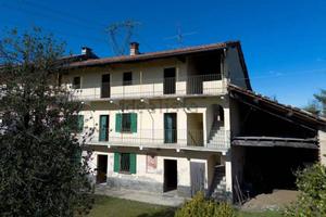Rustico / Casale di 295 m² con più di 5 locali a O