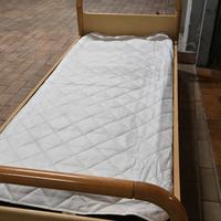 Letto singolo con rete a doghe 