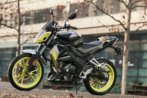 NAKED UM XTREET 125cc MOT. A LIQUIDO
