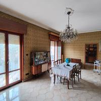 Appartamento con ampie balconate e sottotetto