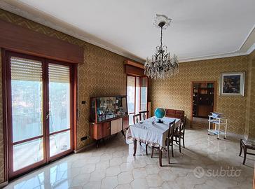 Appartamento con ampie balconate e sottotetto