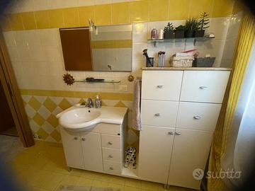 mobile bagno con lavandino e specchio + mobile aff