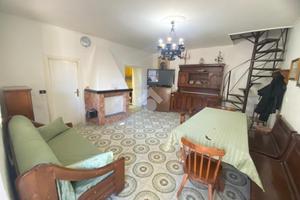 CASA INDIPENDENTE A MONTEFIASCONE