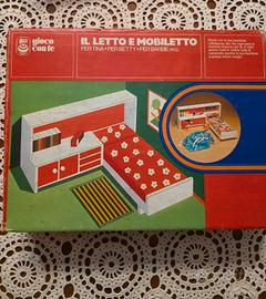Il letto e il mobiletto per bambole anni 70
