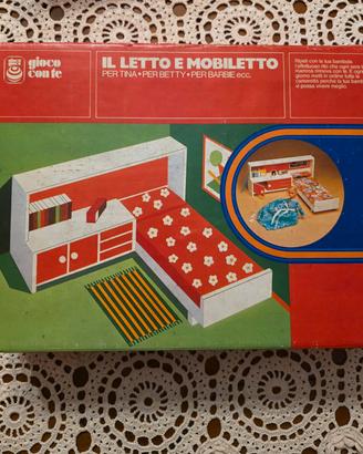 Il letto e il mobiletto per bambole anni 70