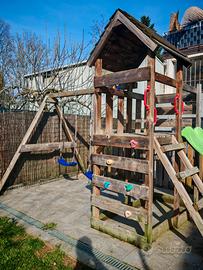 Gioco da giardino in legno scivolo e altalene